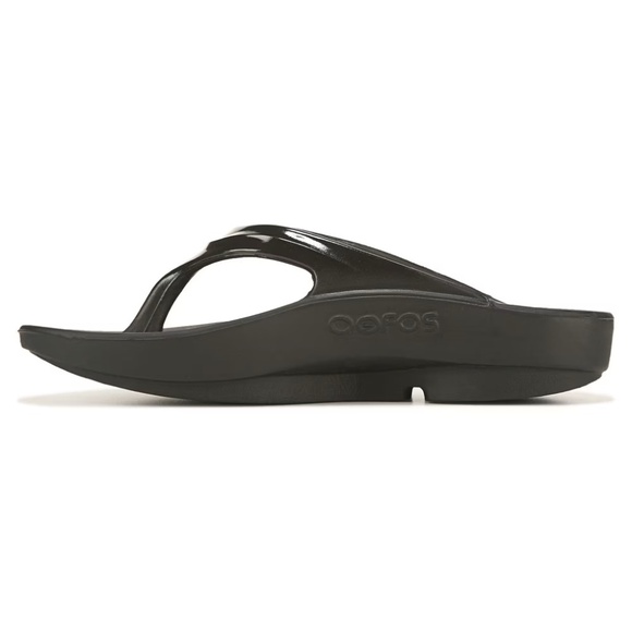 OOFOS Women's Oomega OOlala Orthopedic Flip Flop Sandal Black 10 NWT - Picture 1 of 8